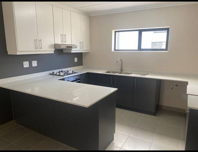 3 BEDROOM TOWNHOUSE FOR SALE IN SILVER OAKS